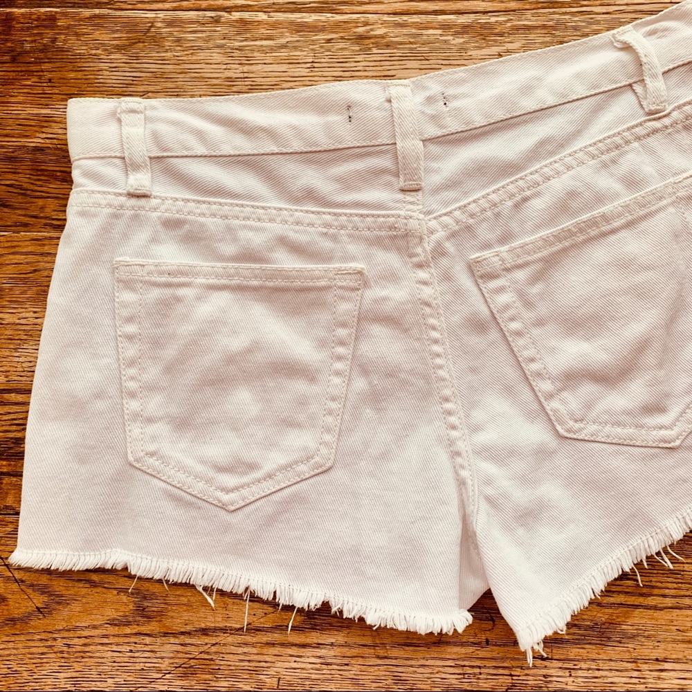 Forever 21–Studded White Denim Cut-Off Shorts - Picture 6 of 7
